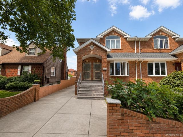 2 BR,  2.00 BTH &nbsp;Other style home in Whitestone