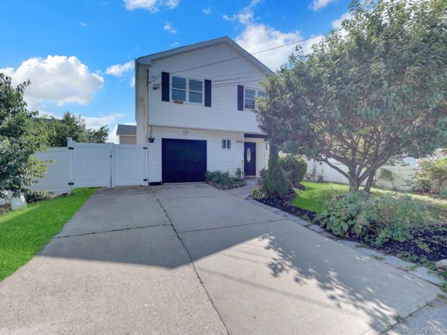  6 BR,  3.00 BTH &nbsp;Ranch style home in Copiague