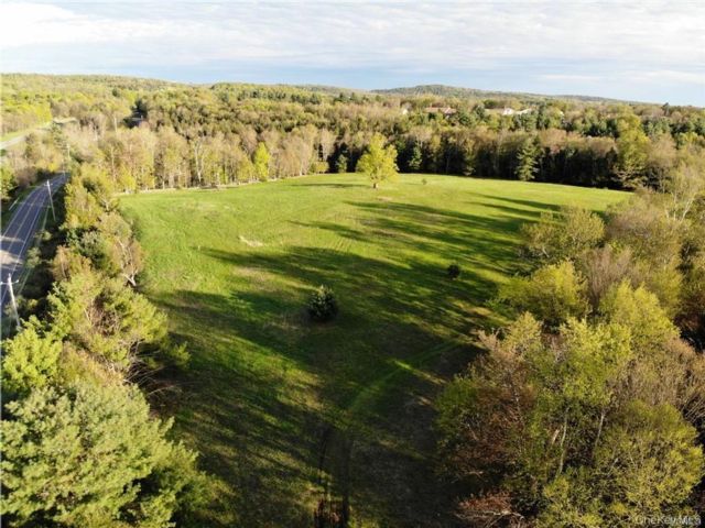 Lot <b>Size:</b>  &nbsp;House style home in Monticello