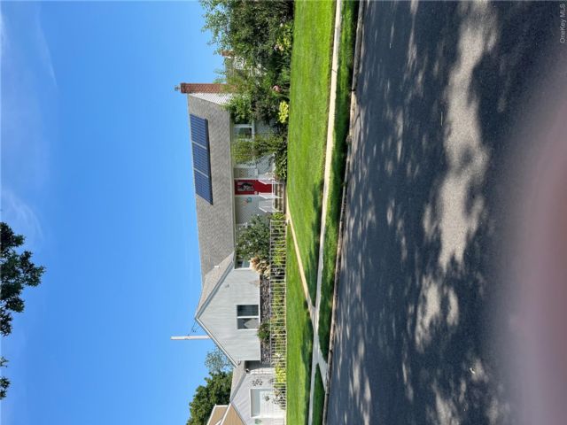  3 BR,  4.00 BTH &nbsp;Ranch style home in Wantagh