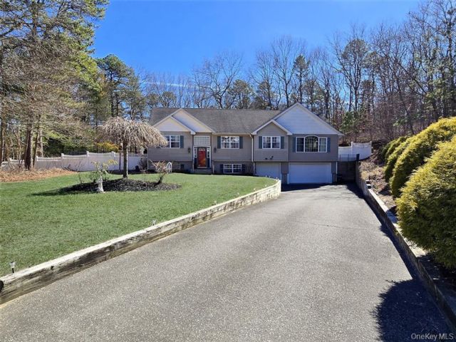  5 BR,  3.00 BTH &nbsp;Hi ranch style home in Yaphank