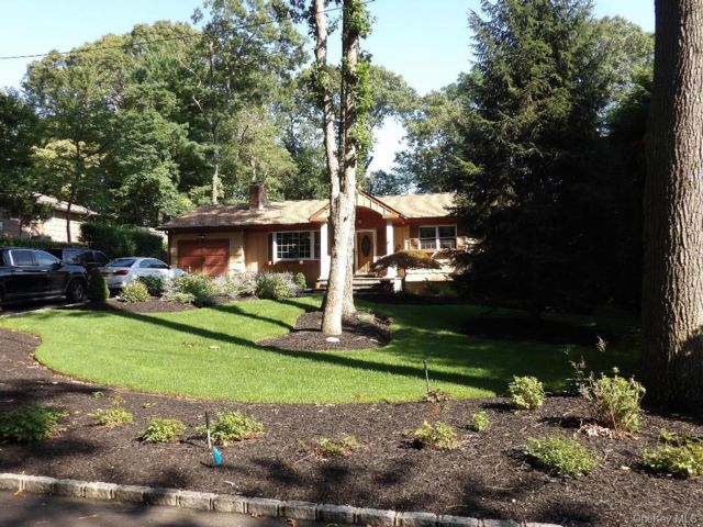  4 BR,  2.00 BTH &nbsp;Ranch style home in Mount Sinai