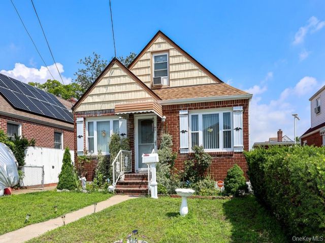  4 BR,  2.00 BTH &nbsp;Cape cod style home in Elmont