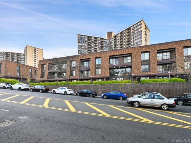  2 BR,  1.00 BTH &nbsp;Full floor apar style home in Bayside
