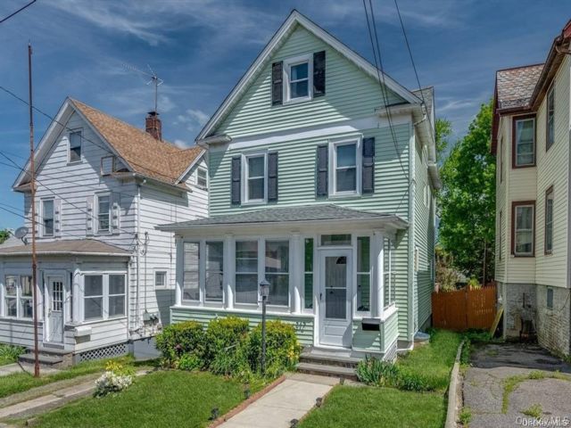  5 BR,  3.00 BTH &nbsp;Colonial style home in Peekskill