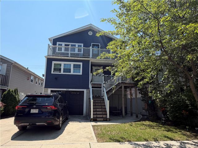  2 BR,  1.00 BTH &nbsp;Includes legal  style home in Long Beach