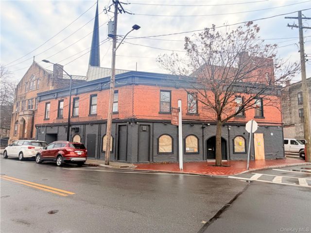 Studio,  0.00 BTH &nbsp;Commercial style home in Middletown