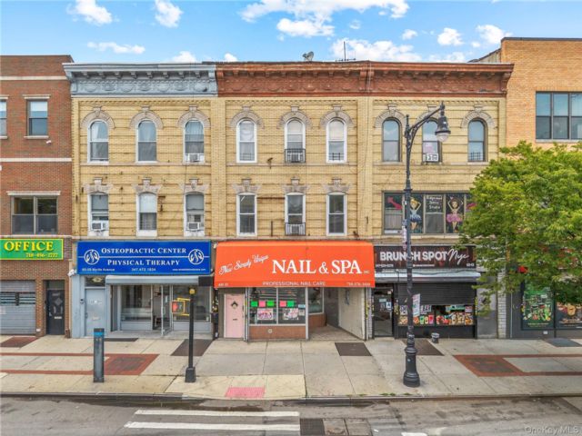 Studio,  0.00 BTH &nbsp;Commercial style home in Ridgewood