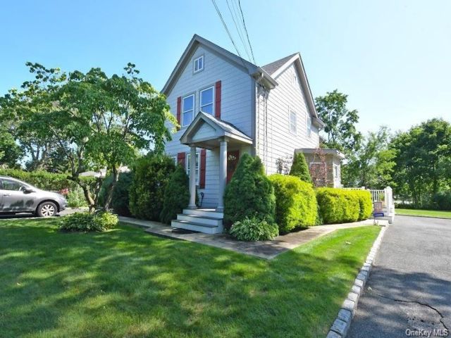  4 BR,  3.00 BTH &nbsp;Includes legal  style home in Riverhead