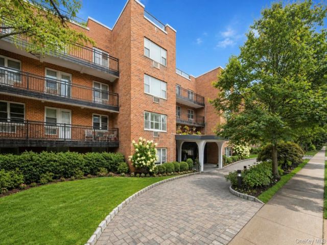 [Great Neck Real Estate, listing number 7322772]
