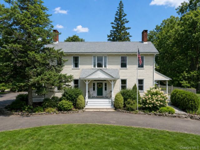  4 BR,  3.00 BTH &nbsp;Colonial style home in Cornwall