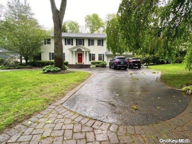  4 BR,  3.00 BTH &nbsp;Colonial style home in Huntington Station