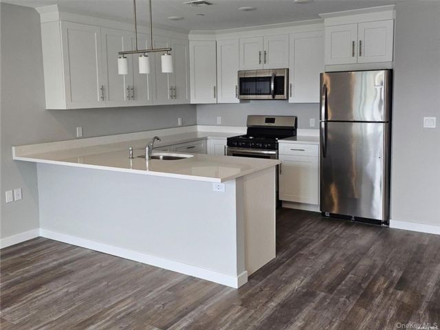  2 BR,  2.00 BTH &nbsp;Contemporary style home in Central Islip