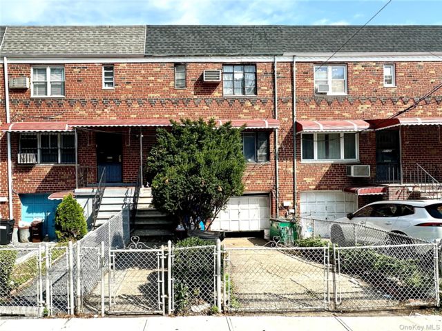  3 BR,  2.00 BTH &nbsp;Other style home in Corona