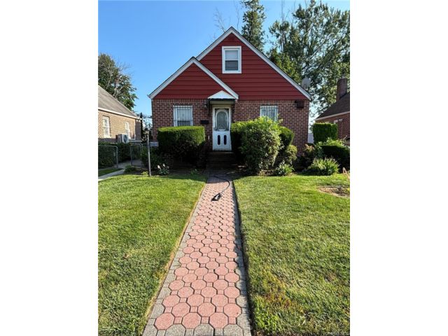  3 BR,  1.00 BTH &nbsp;Cape cod style home in Queens Village