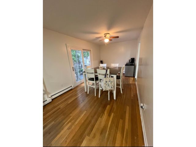  4 BR,  2.00 BTH &nbsp;Traditional style home in Riverdale
