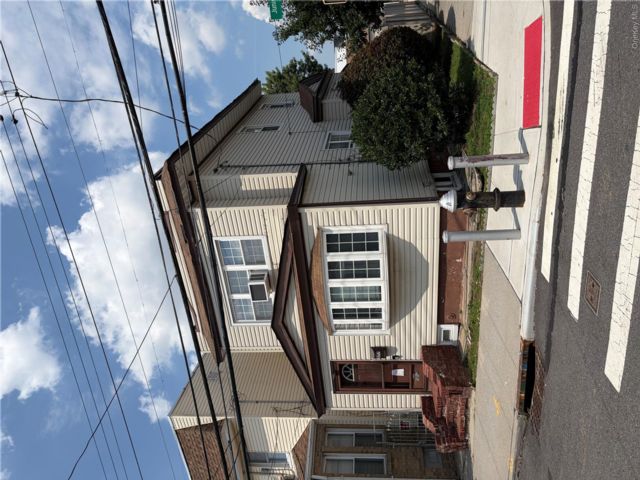  3 BR,  2.00 BTH &nbsp;Colonial style home in Middle Village