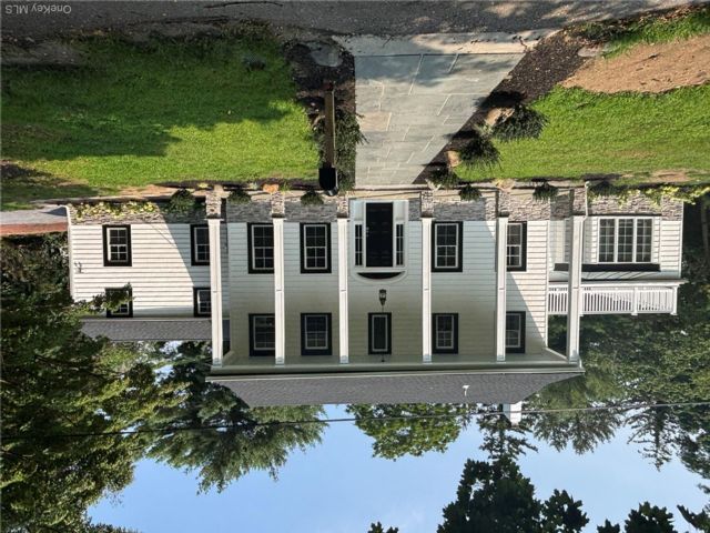  4 BR,  4.00 BTH &nbsp;Colonial style home in Bayville