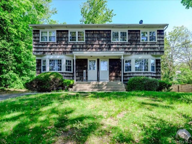  3 BR,  2.00 BTH &nbsp;Colonial style home in Huntington Station