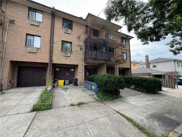  1 BR,  1.00 BTH &nbsp;House style home in Fresh Meadows