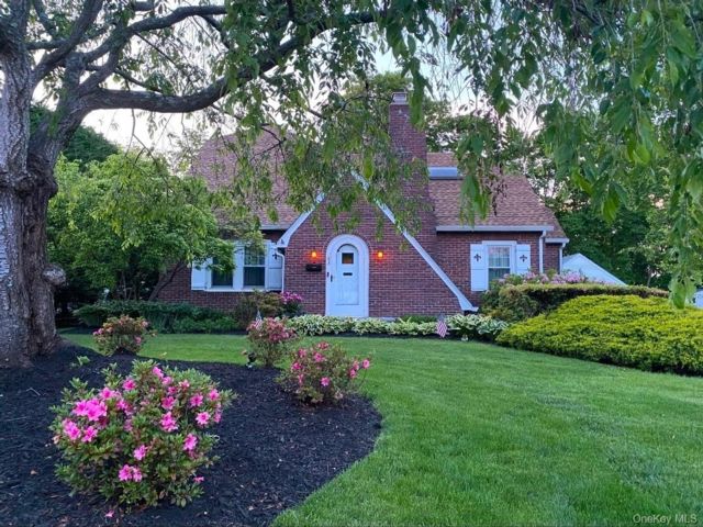  4 BR,  2.00 BTH &nbsp;Tudor style home in Babylon