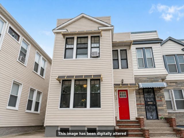  5 BR,  4.00 BTH &nbsp;House style home in Glendale