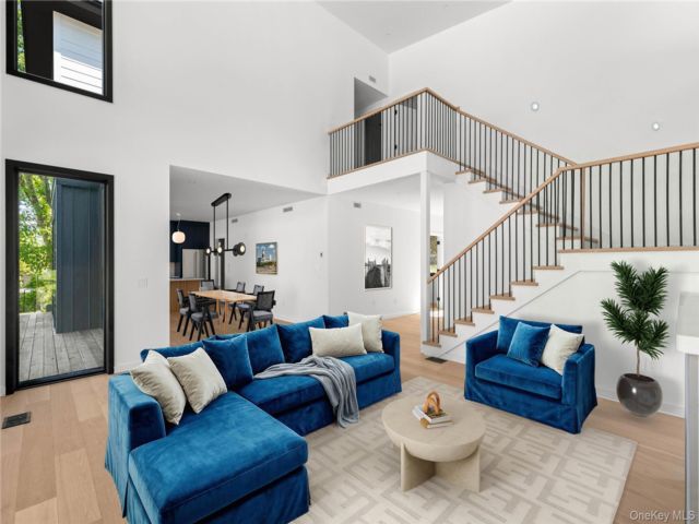[PHOTO]