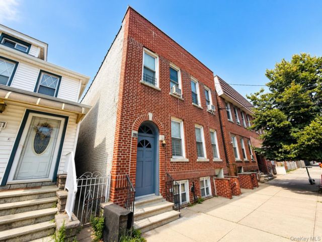  7 BR,  4.00 BTH &nbsp;House style home in Parkchester