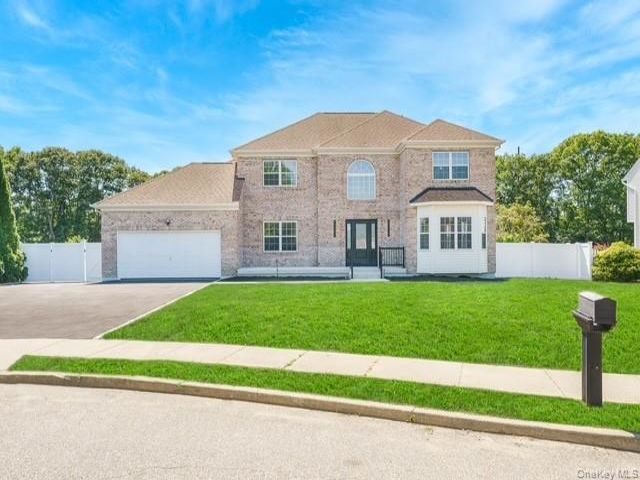  4 BR,  3.00 BTH &nbsp;Colonial style home in Holbrook