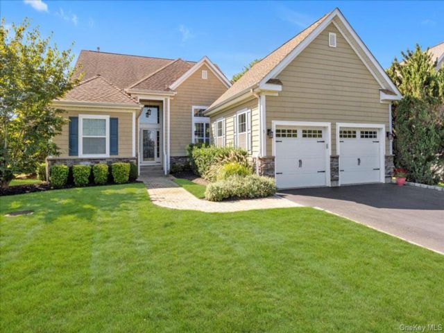  3 BR,  2.00 BTH &nbsp;Ranch style home in Aquebogue
