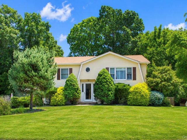  4 BR,  3.00 BTH &nbsp;Split level style home in Thiells