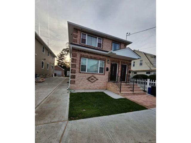  3 BR,  2.00 BTH &nbsp;Includes legal  style home in Saint Albans