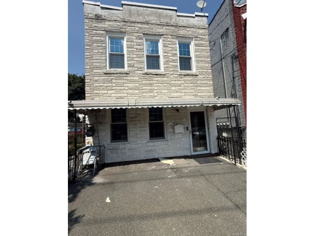  3 BR,  2.00 BTH &nbsp;A-frame style home in Esplanade