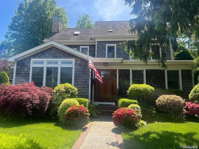 2 BR,  1.00 BTH &nbsp;Includes legal  style home in Rockville Centre
