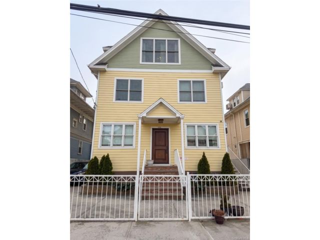  7 BR,  6.00 BTH &nbsp;Other style home in Rockaway Park