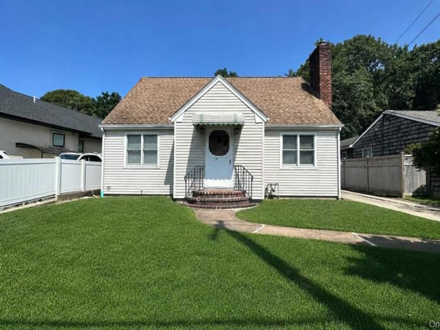  4 BR,  2.00 BTH &nbsp;Cape cod style home in Oyster Bay
