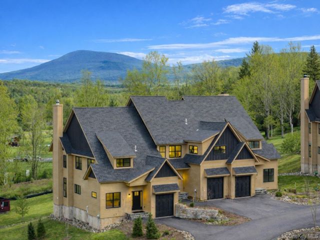  4 BR,  4.00 BTH &nbsp;House style home in Windham