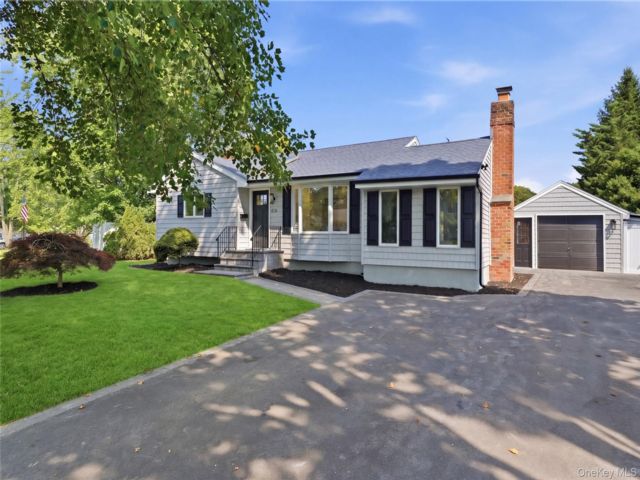  3 BR,  1.00 BTH &nbsp;Ranch style home in West Sayville