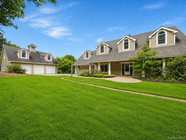  4 BR,  3.00 BTH &nbsp;Cape cod style home in Washingtonville