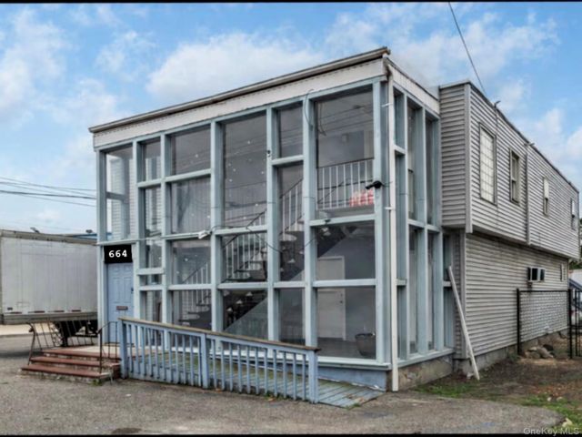 Studio,  0.00 BTH &nbsp;House style home in Brentwood