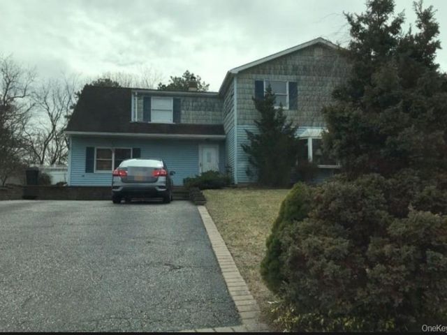  7 BR,  4.00 BTH &nbsp;Colonial style home in Medford