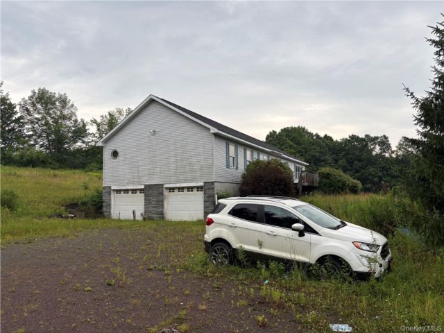  3 BR,  3.00 BTH &nbsp;Raised ranch style home in Walton
