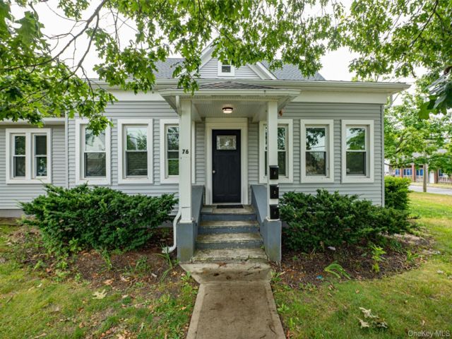  3 BR,  1.00 BTH &nbsp;Colonial style home in Patchogue