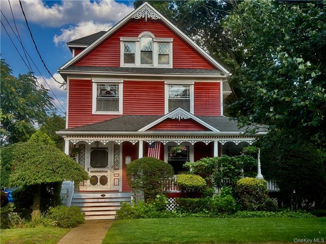  3 BR,  2.00 BTH &nbsp;Victorian style home in Rockville Centre