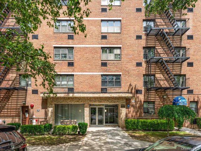 [Howard Beach Real Estate, listing number 7323405]