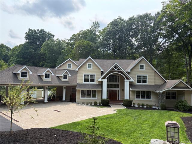  4 BR,  5.00 BTH &nbsp;Colonial style home in Rye Brook