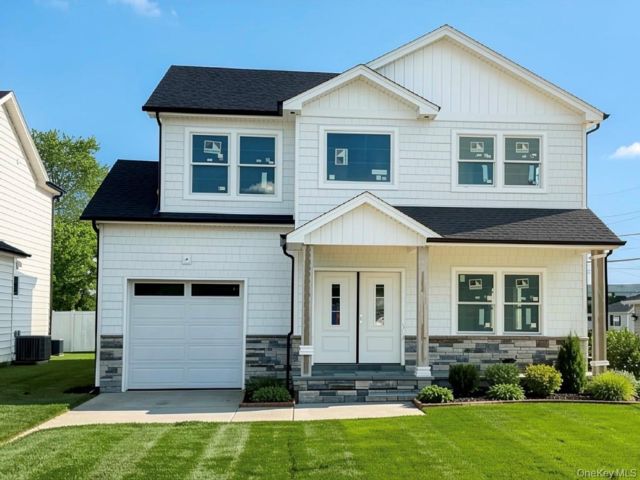  4 BR,  3.00 BTH &nbsp;Colonial style home in Bethpage