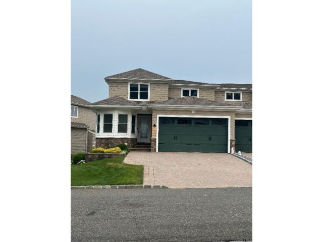  3 BR,  4.00 BTH &nbsp;Condo style home in Port Jefferson
