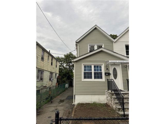  4 BR,  3.00 BTH &nbsp;Other style home in Saint Albans