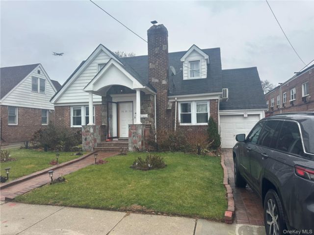  3 BR,  3.00 BTH &nbsp;Other style home in Cambria Heights